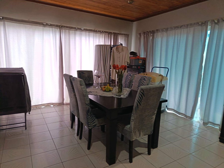 6 Bedroom Property for Sale in Heuwelsig Free State